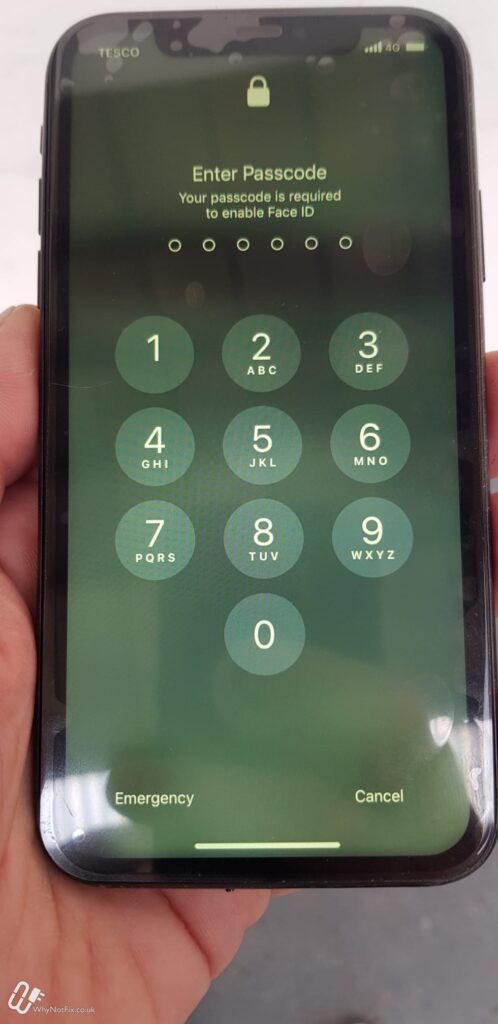 iPhone - Cracked Screen Replacement