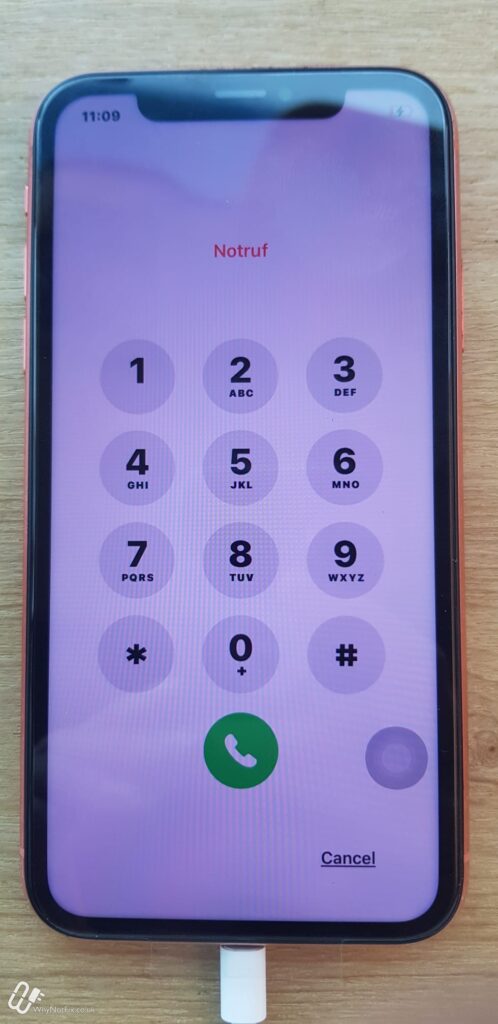 iPhone - Cracked Screen Replacement